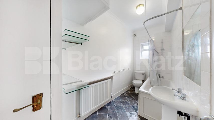 			2 Bedroom, 1 bath, 1 reception Flat			 Cathnor Road, Shepherds Bush